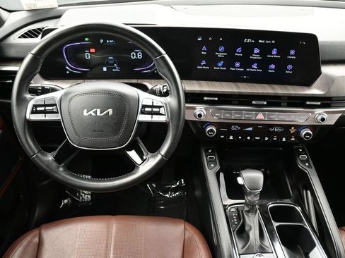 Used 2024 Kia Telluride EX w/ EX Captain's Chair Package FWD image 7