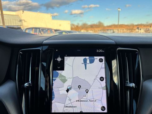 Used 2018 Volvo XC60 T6 Momentum w/ Advanced Package image 17