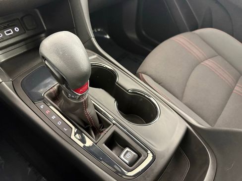 Used 2024 Chevrolet Equinox RS FWD image 27