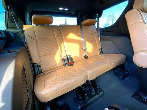 Used 2023 Cadillac Escalade Premium Luxury w/ Performance Package image 28