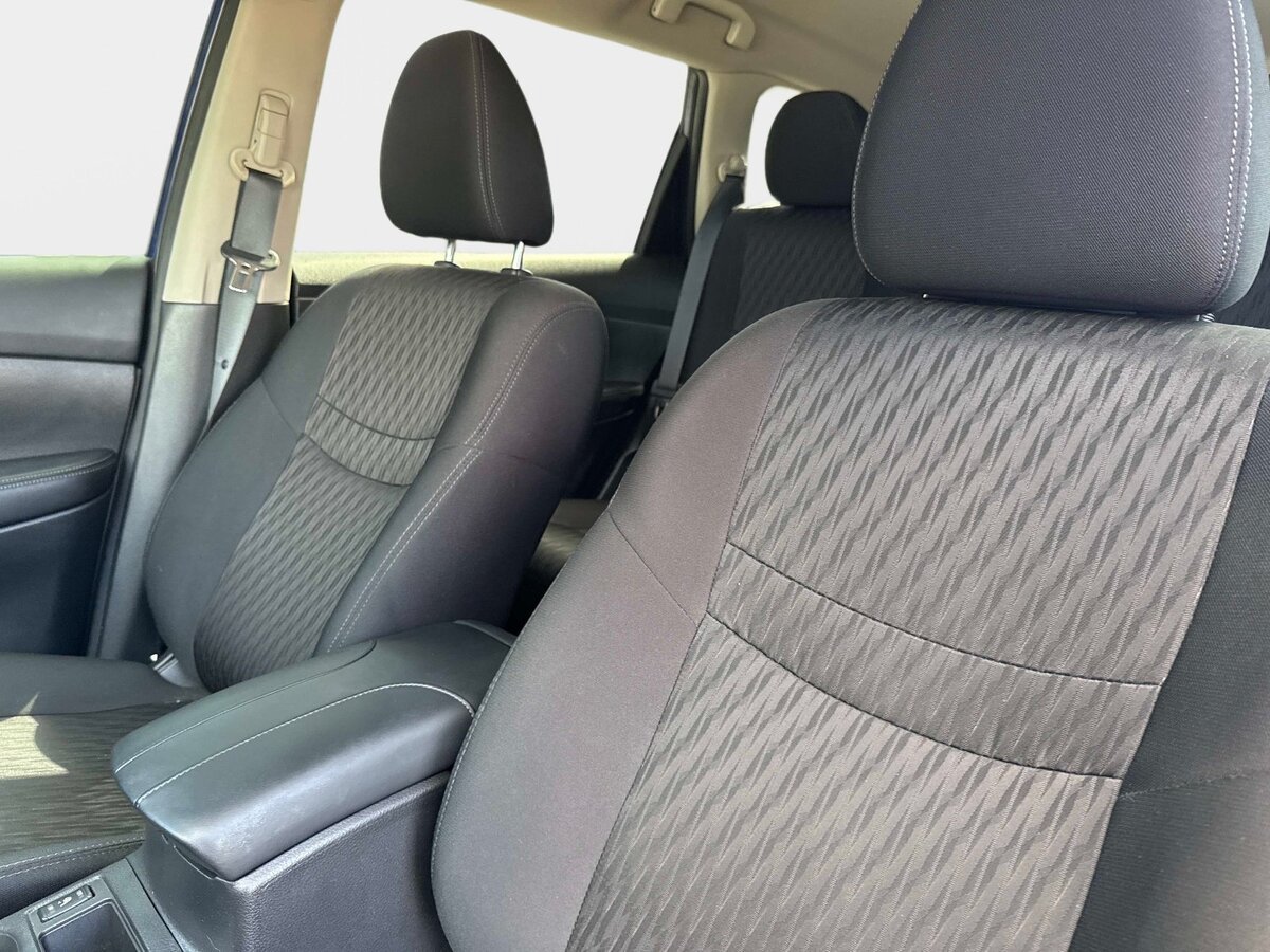 Used 2019 Nissan Rogue S w/ Special Edition Package FWD image 18