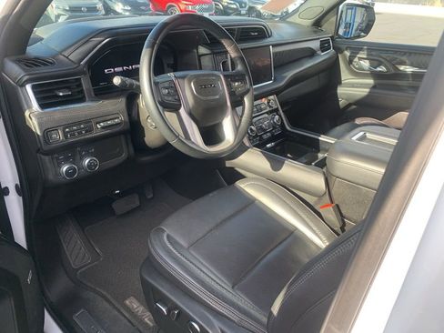 Used 2023 GMC Yukon XL Denali image 16