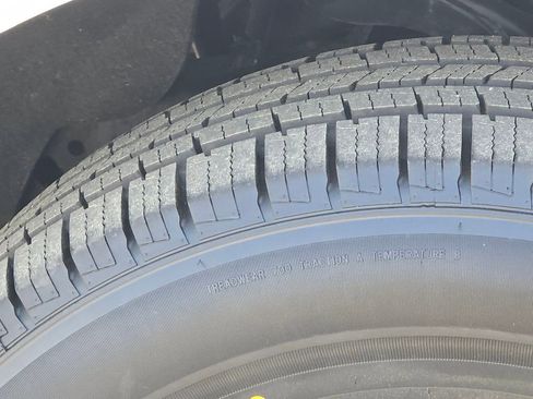 Used 2024 Ford Expedition Max XLT image 28