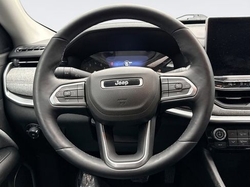 Used 2022 Jeep Compass Latitude image 12