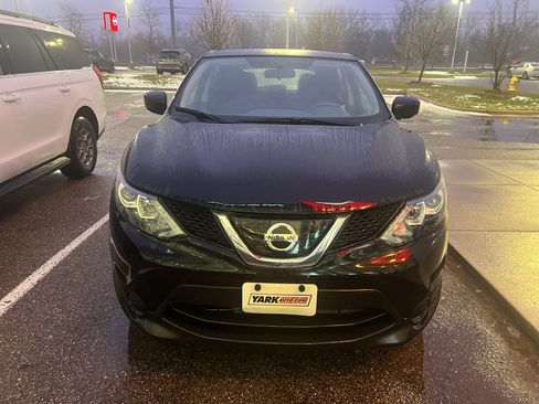 Used 2019 Nissan Rogue Sport S image 1