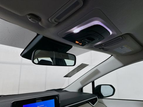 Used 2025 Toyota Corolla LE FWD image 18