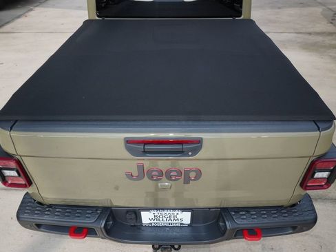 Used 2025 Jeep Gladiator Rubicon AWD/4WD image 30