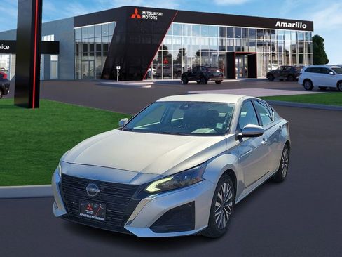 Used 2023 Nissan Altima 2.5 SV image 1