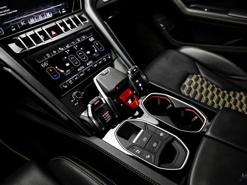Used 2021 Lamborghini Urus image 65