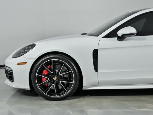 Used 2020 Porsche Panamera GTS image 7