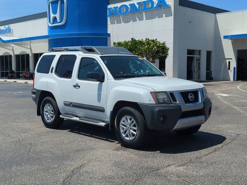 Used 2015 Nissan Xterra S w/ Value Package image 2