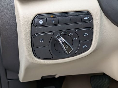 Used 2019 INFINITI QX50 Essential w/ Premium Heat Package image 17