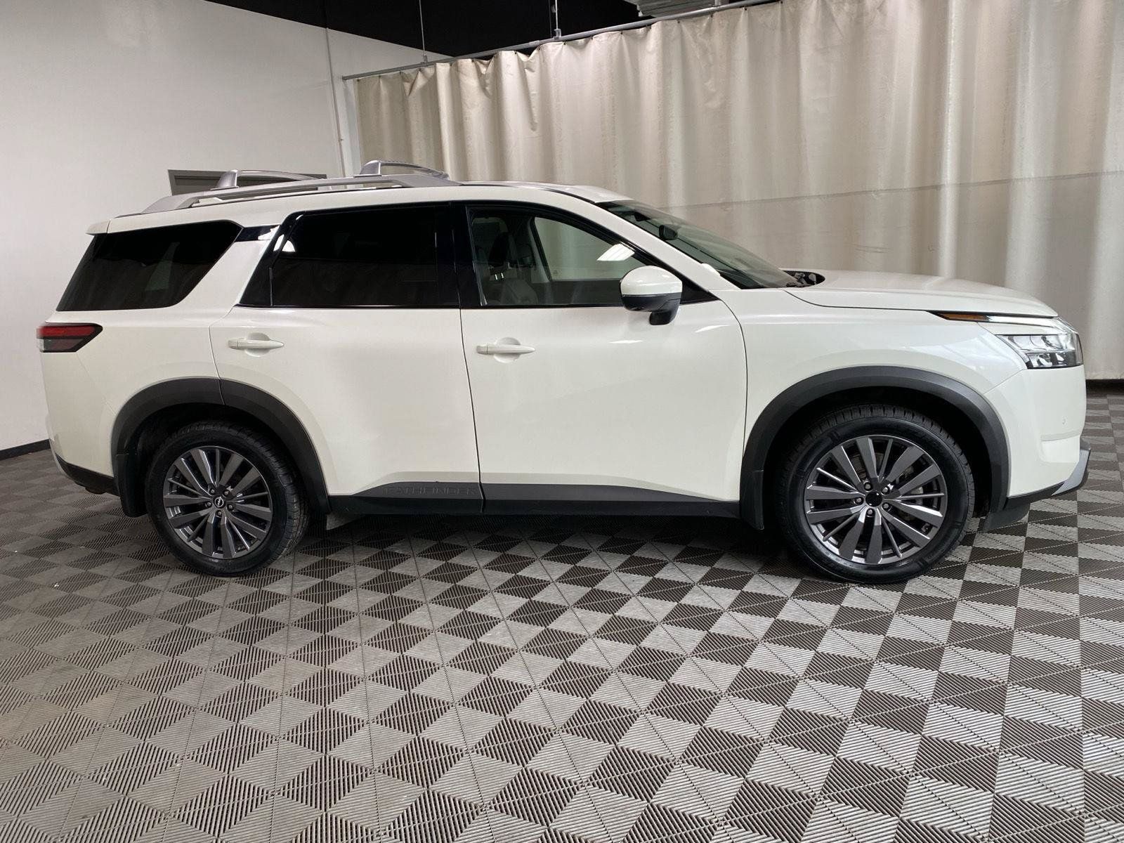 Used 2022 Nissan Pathfinder SL w/ SL Premium Package AWD/4WD image 17