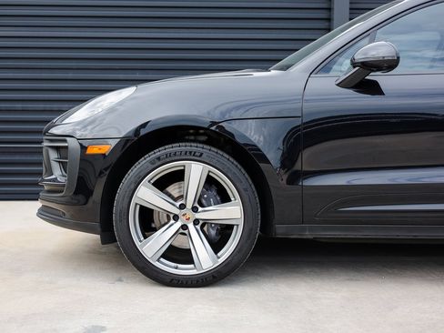 Used 2024 Porsche Macan image 11