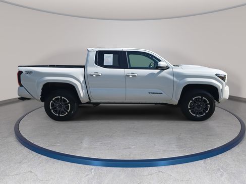Used 2025 Toyota Tacoma TRD Sport image 4