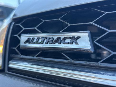 Used 2017 Volkswagen Golf SE image 44