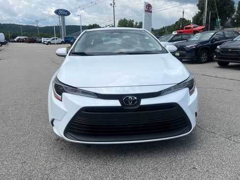 Used 2025 Toyota Corolla LE FWD image 2
