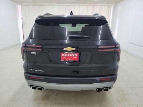 Used 2025 Chevrolet Traverse LT FWD image 5