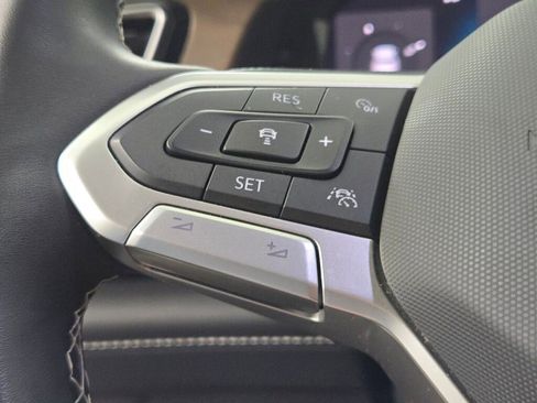 Used 2024 Volkswagen Atlas SE image 32