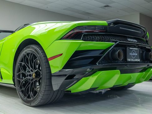 Used 2021 Lamborghini Huracan EVO RWD image 19