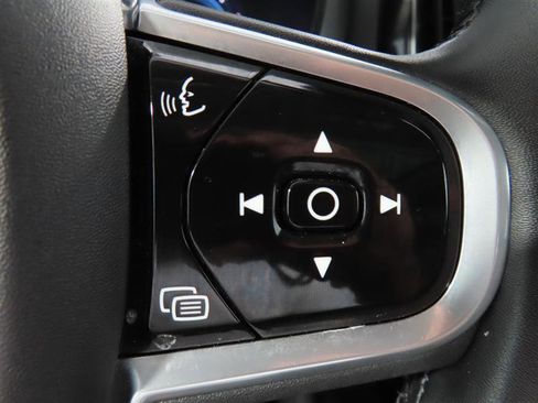 Used 2023 Volvo XC60 B5 Plus image 24