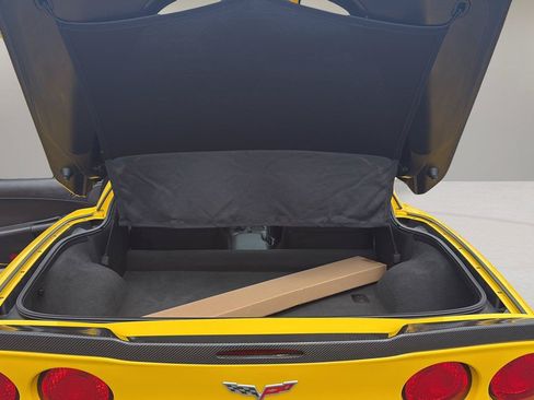 Used 2006 Chevrolet Corvette Z06 w/ Preferred Equipment Group RWD image 31