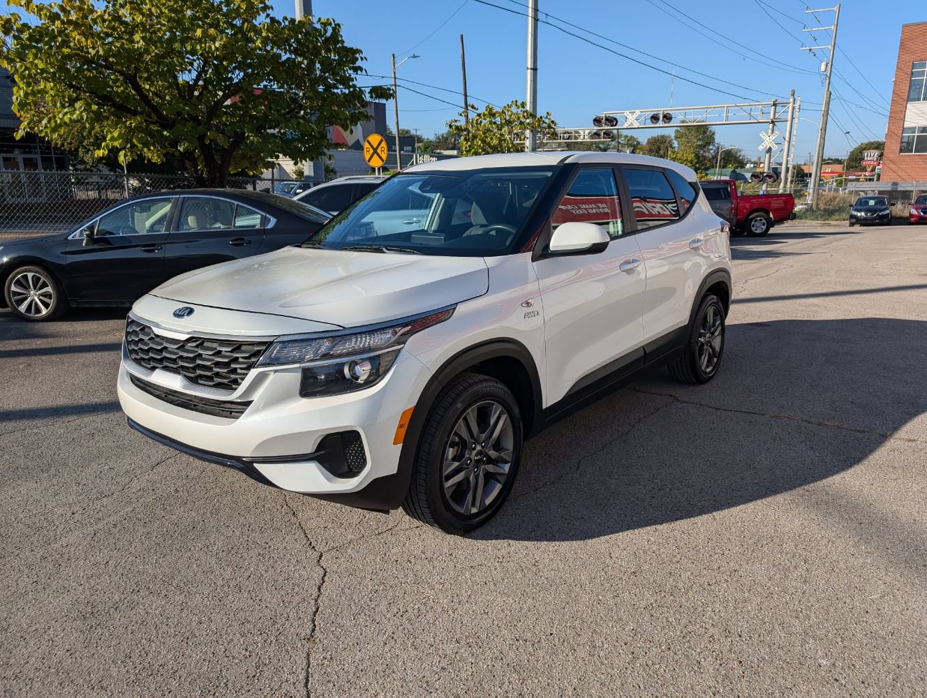Used 2023 Kia Seltos LX AWD/4WD image 1