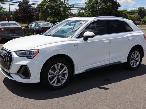 Used 2021 Audi Q3 2.0T Premium w/ Convenience Package AWD/4WD image 1