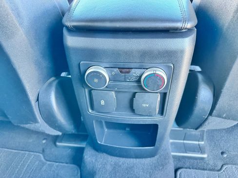 Used 2020 Ford Explorer XLT AWD/4WD image 25