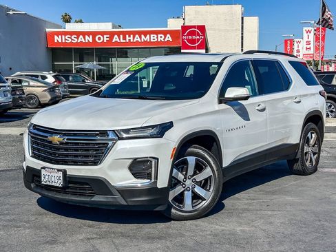 Used 2023 Chevrolet Traverse LT w/ LT Premium Package FWD image 2