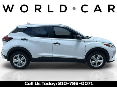 Certified 2025 Nissan Kicks Play S FWD image 2