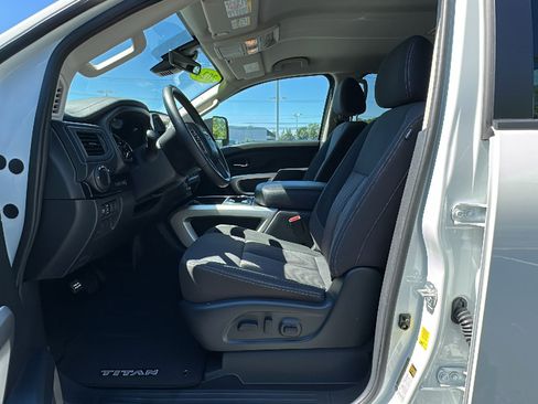 Used 2024 Nissan Titan SV w/ SV Convenience Package image 13
