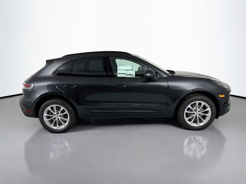 Certified 2026 Porsche Macan AWD/4WD image 8