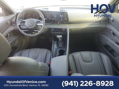 Certified 2022 Hyundai Elantra SEL FWD image 17