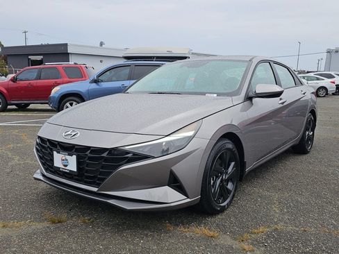 Used 2023 Hyundai Elantra Blue FWD image 3