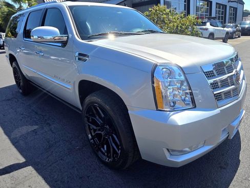 Used 2012 Cadillac Escalade ESV Platinum image 3