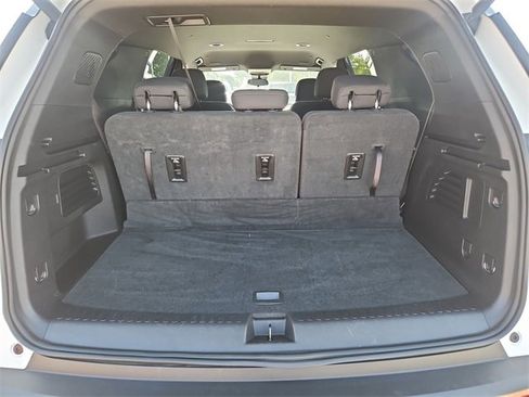 Used 2025 Chevrolet Traverse LT image 25
