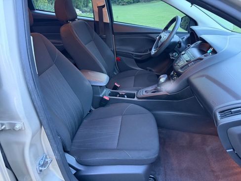 Used 2018 Ford Focus SE FWD image 18