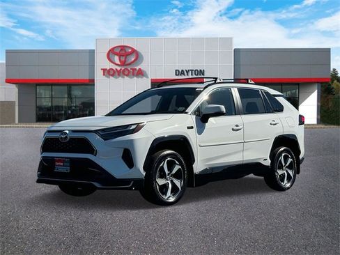 Used 2022 Toyota RAV4 SE image 2