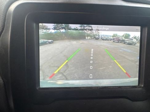 Used 2018 Jeep Renegade Latitude w/ Cold Weather Group AWD/4WD image 18