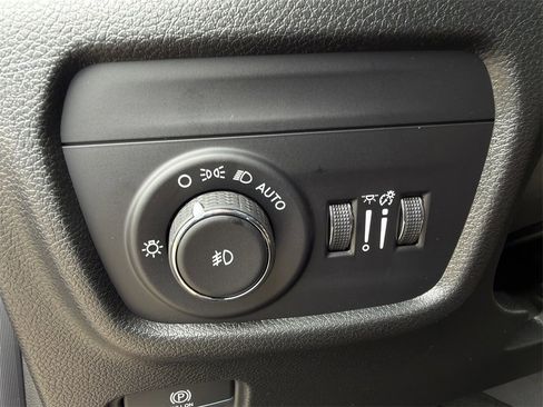 New 2025 Jeep Grand Cherokee Limited w/ Black Appearance Package image 18