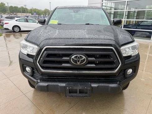 Used 2021 Toyota Tacoma SR5 AWD/4WD image 2