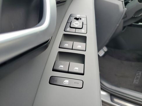 New 2025 Kia Niro SX Touring image 26