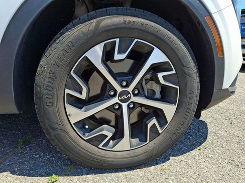 Used 2023 Kia Sportage EX AWD/4WD image 9