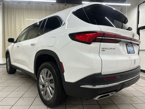 Certified 2025 Buick Enclave Preferred image 9