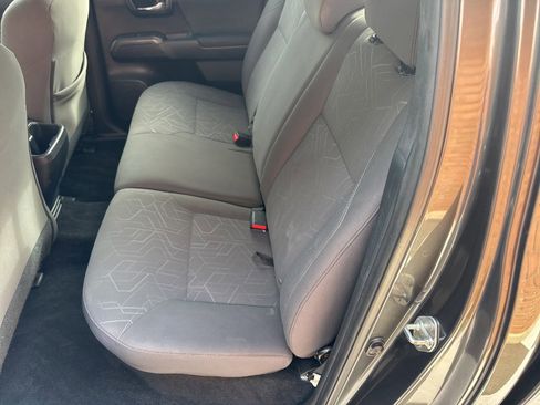 Used 2018 Toyota Tacoma TRD Off-Road image 21