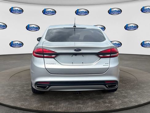 Used 2017 Ford Fusion SE FWD image 4
