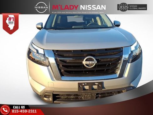 New 2025 Nissan Pathfinder SV image 2