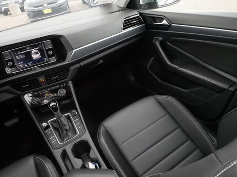 Used 2024 Volkswagen Jetta SE FWD image 11