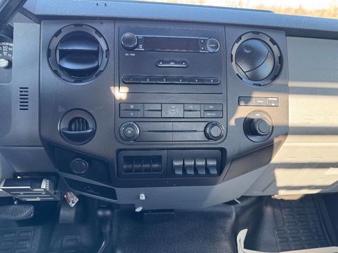 Used 2015 Ford F550 4x4 Regular Cab Super Duty image 16